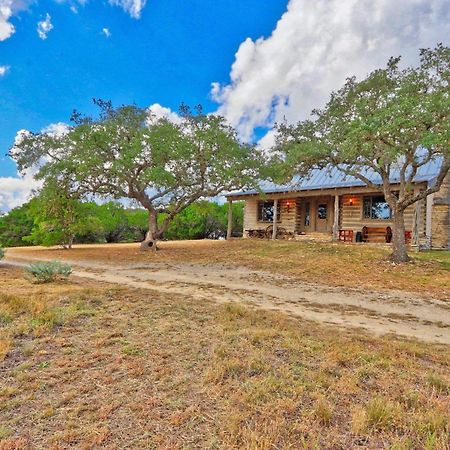 Log Cabin At Old Glory Ranch Wimberley Ngoại thất bức ảnh