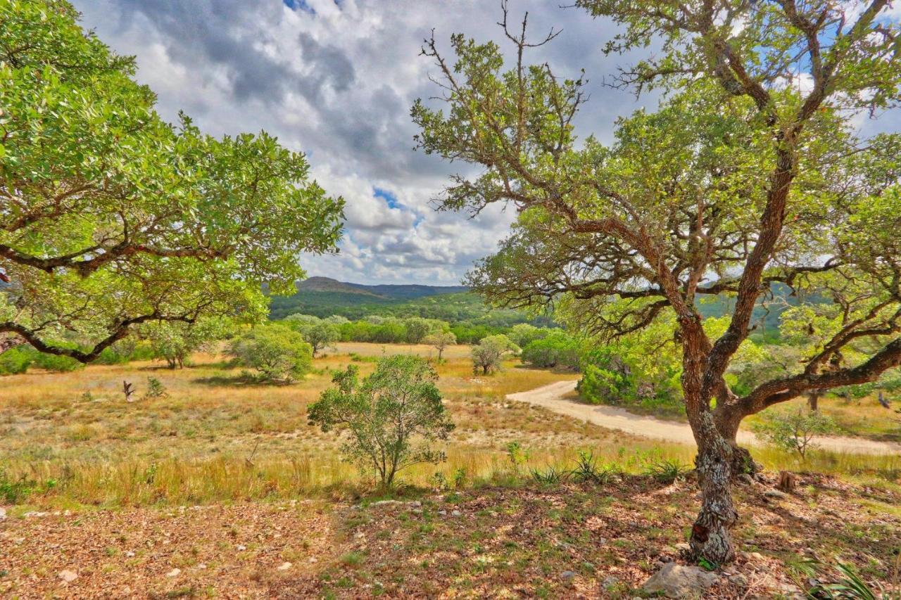 Log Cabin At Old Glory Ranch Wimberley Ngoại thất bức ảnh