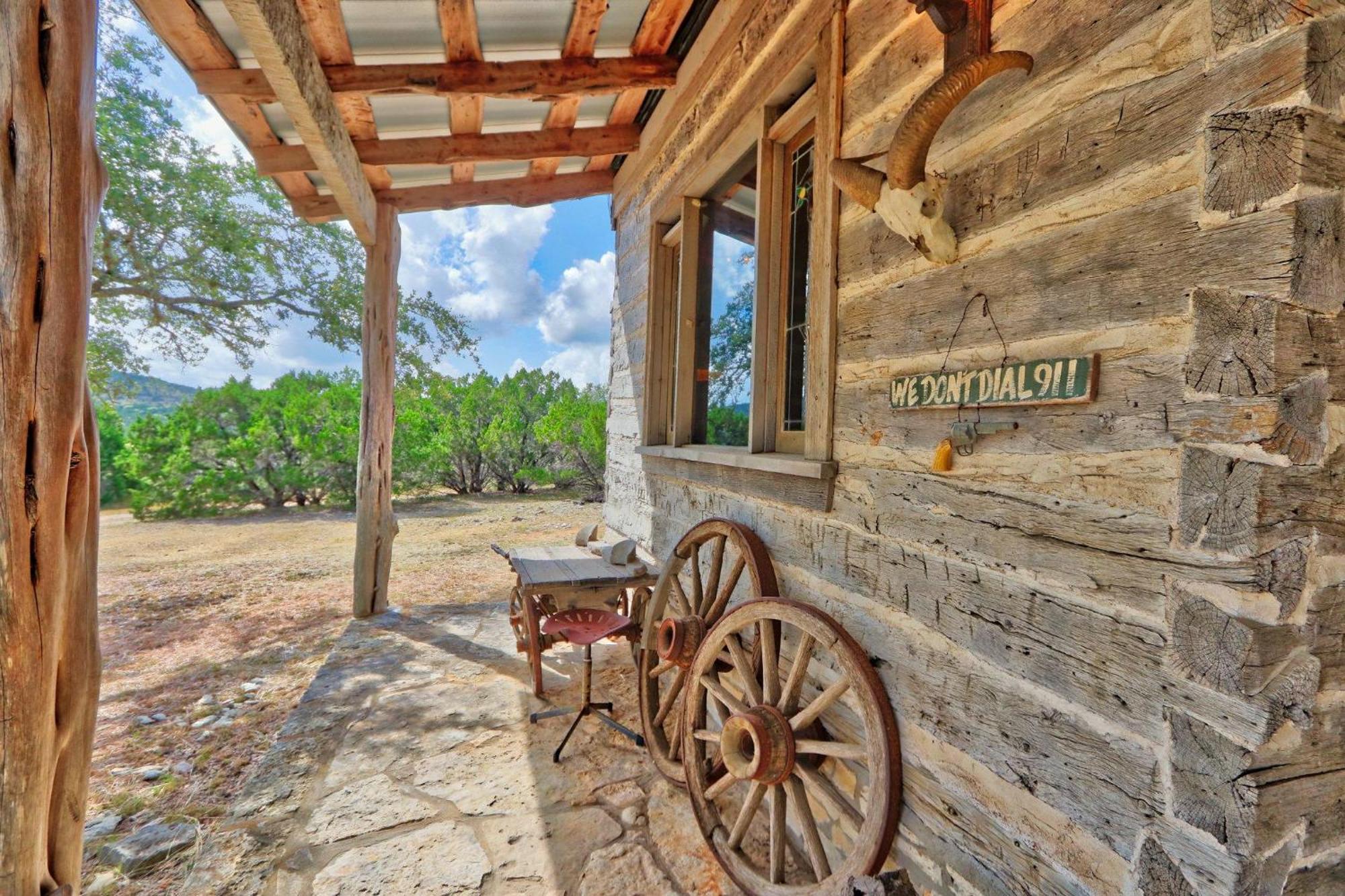 Log Cabin At Old Glory Ranch Wimberley Ngoại thất bức ảnh
