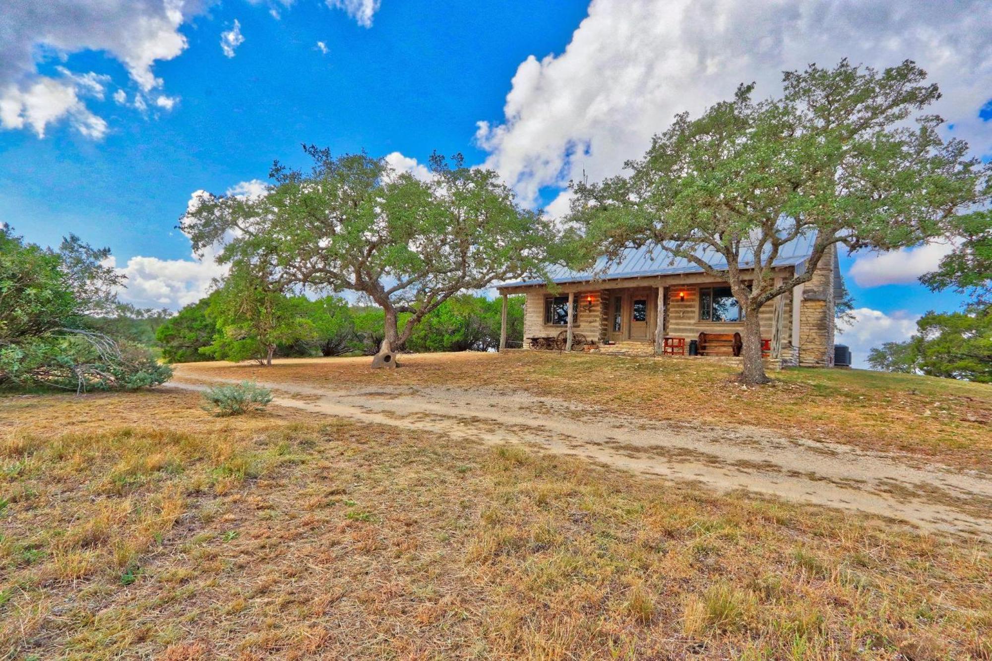 Log Cabin At Old Glory Ranch Wimberley Ngoại thất bức ảnh